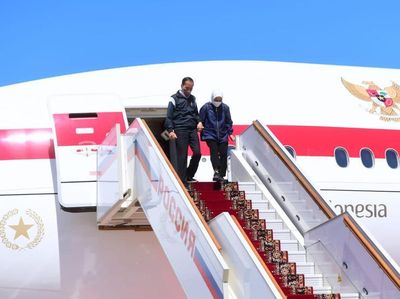 Momen Jokowi Tiba di Moskow Rusia