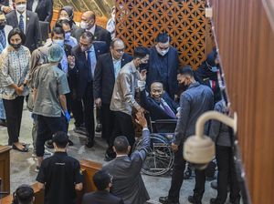 Cerita tentang Cokelat dari Puan bagi Muhidin yang Ambruk di Paripurna Cerita tentang Cokelat dari Puan bagi Muhidin yang Ambruk di Paripurna