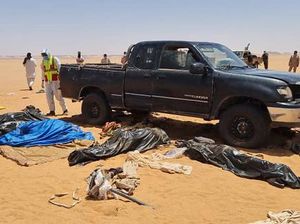 Foto-foto Evakuasi 20 Migran yang Tewas di Tengah Gurun Libya