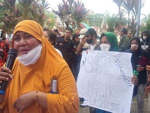 Pedagang di Toraja Utara Geruduk Kantor DPRD Tolak Lapak Direlokasi
