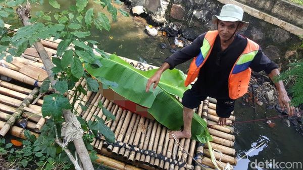 Potret Evakuasi Korban Tewas Tenggelam di Danau Cisauk