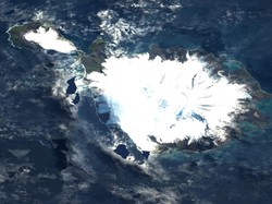 Pulau Misterius Ini Tertutup Awan Tebal, Indah Tapi Mengerikan