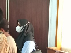 Istri Putra Siregar Menanti Chandrika Chika Bersaksi di Persidangan
