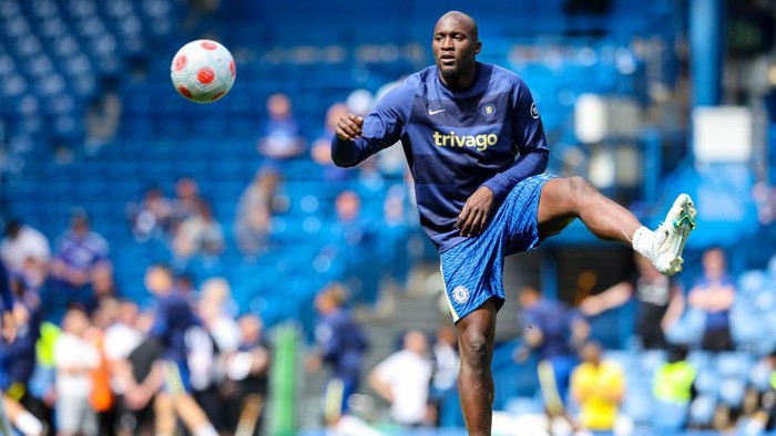 LONDON, ENGLAND - MAY 22: Romelu Lukaku of Chelsea during warm-up before the Premier League match between Chelsea and Watford at Stamford Bridge on May 22, 2022 in London, England. (Photo by Robin Jones/Getty Images)