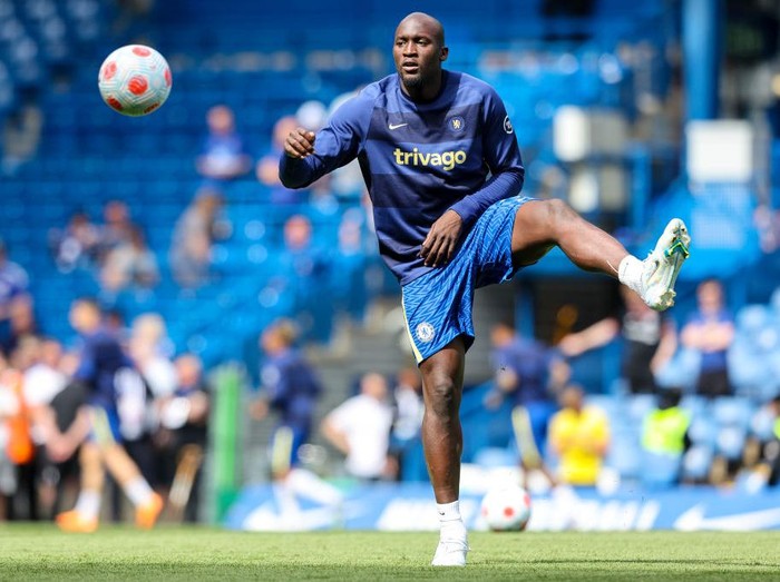 LONDON, ENGLAND - MAY 22: Romelu Lukaku of Chelsea during warm-up before the Premier League match between Chelsea and Watford at Stamford Bridge on May 22, 2022 in London, England. (Photo by Robin Jones/Getty Images)