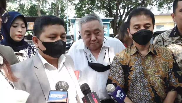 Roy Suryo tiba di Polda Metro