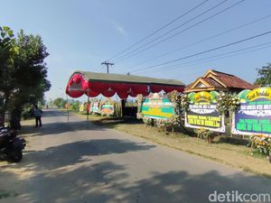 Prajurit TNI Asal Kediri Gugur Ditembak KKB, Rumah Duka Banjir Karangan Bunga