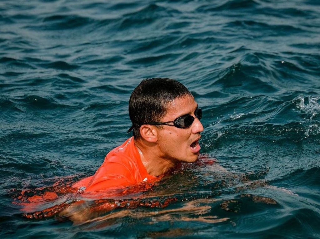 Cara Sandiaga Rayakan Ultah, Berenang Menuju Pulau Kelapa Cara Sandiaga Rayakan Ultah, Berenang Menuju Pulau Kelapa