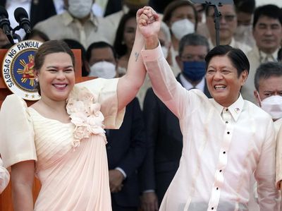 Senyum Ceria Marcos Jr Setelah Resmi Jadi Presiden Filipina