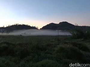Penampakan Embun Es Selimuti Dataran Tinggi Dieng