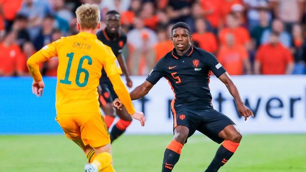 Tyrell Malacia ROTTERDAM, NETHERLANDS - JUNE 14: Tyrell Malacia of Netherlands looks on during the UEFA Nations League League A Group 4 match between Netherlands and Wales at Feyenoord Stadium on June 14, 2022 in Rotterdam, Netherlands. (Photo by Perry vd Leuvert/NESImages/DeFodi Images via Getty Images)