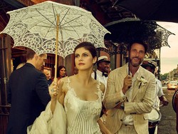 Congrats! Alexandra Daddario Resmi Menikah dengan Produser A Quiet Place