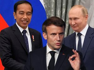 Potret Beda Gestur Putin Saat Terima Jokowi dan Macron