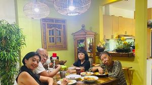 Asri Welas Turun BB 30 Kg, Ini Momennya Saat Makan Bareng Keluarga di Rumah