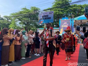 Rayakan HUT Kota Medan, Warga Padati Jalan Balai Kota