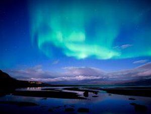 Blue Hole, Si Fenomena Langka di Tengah Penampakan Aurora