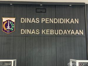 Disdik DKI Tegaskan Murid Tak Diwajibkan Pakai Atribut Agama di Sekolah Disdik DKI Tegaskan Murid Tak Diwajibkan Pakai Atribut Agama di Sekolah
