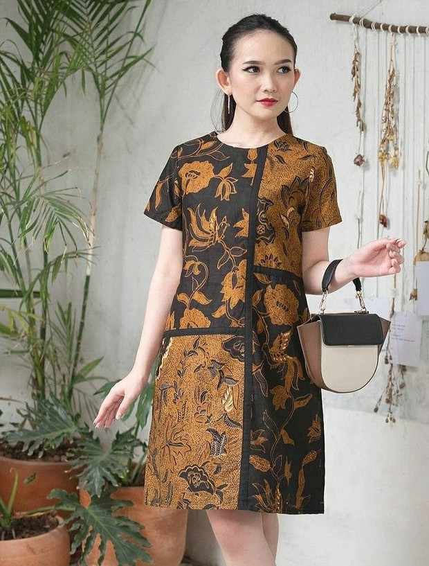 Dress Batik/Foto : pinterest.com/Nonarara Batik Batik menjadi busana resmi yang bisa dikenakan untuk acara wisuda