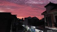 Fenomena Langit Surabaya Memerah
