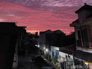 Fenomena Langit Surabaya Memerah