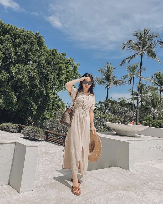 Molita Lin kenakan shirt dress/