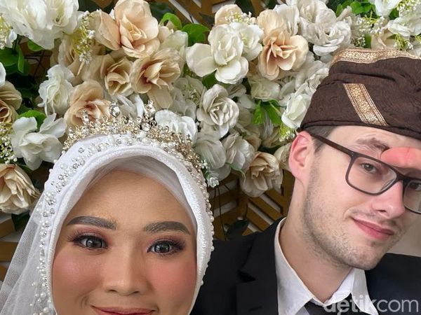 10 Foto Wanita Lombok Viral Dinikahi Bule, Sempat Dikira Kekasih Halu
