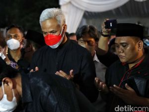 Ganjar hingga Puan Hadiri Pemakaman Tjahjo Kumolo Ganjar hingga Puan Hadiri Pemakaman Tjahjo Kumolo