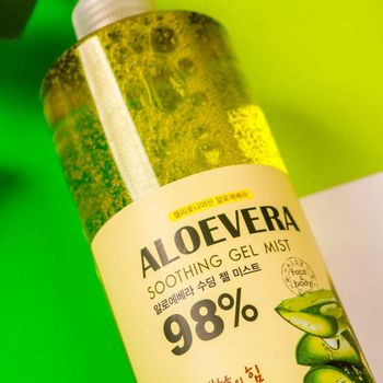 Ilustrasi produk skincare dari FromNature