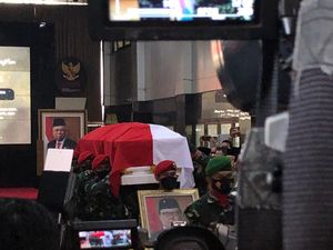 Maruf Amin hingga Anies Salatkan Jenazah Tjahjo Kumolo di Masjid Quba Maruf Amin hingga Anies Salatkan Jenazah Tjahjo Kumolo di Masjid Quba