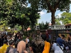 Jenazah Tjahjo Kumolo Tiba di Rumah Duka, Risma-Moeldoko Melayat