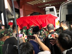 Jenazah Tjahjo Kumolo Tiba di Masjid Quba KemenPAN-RB untuk Disalatkan