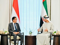 Jokowi Bertemu MBZ di Istana Al Shatie, Prabowo-Erick Mendampingi