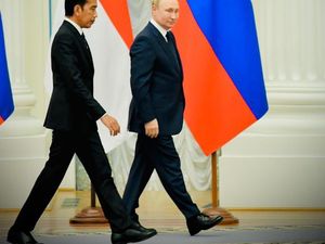 Putin dan Jokowi Bahas Rencana Buka Penerbangan Moskow-Bali