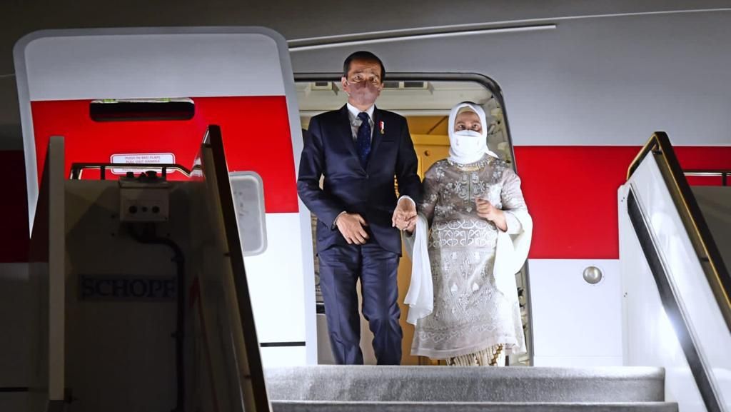 Momen Prabowo Sambut Jokowi di Abu Dhabi Usai Temui Zelensky dan Putin
