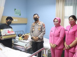 3 Bayi Lahir di Hari Bhayangkara Dapat Kado dari Kapolres Tangerang