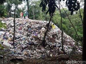 Ngeri! Sampah Menggunung di Pinggir Sungai Gandul Boyolali Ngeri! Sampah Menggunung di Pinggir Sungai Gandul Boyolali