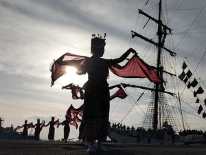 Laskar Rempah Tiba Usai 31 Hari Berlayar Susuri Jalur dengan KRI Dewa Ruci Laskar Rempah Tiba Usai 31 Hari Berlayar Susuri Jalur dengan KRI Dewa Ruci