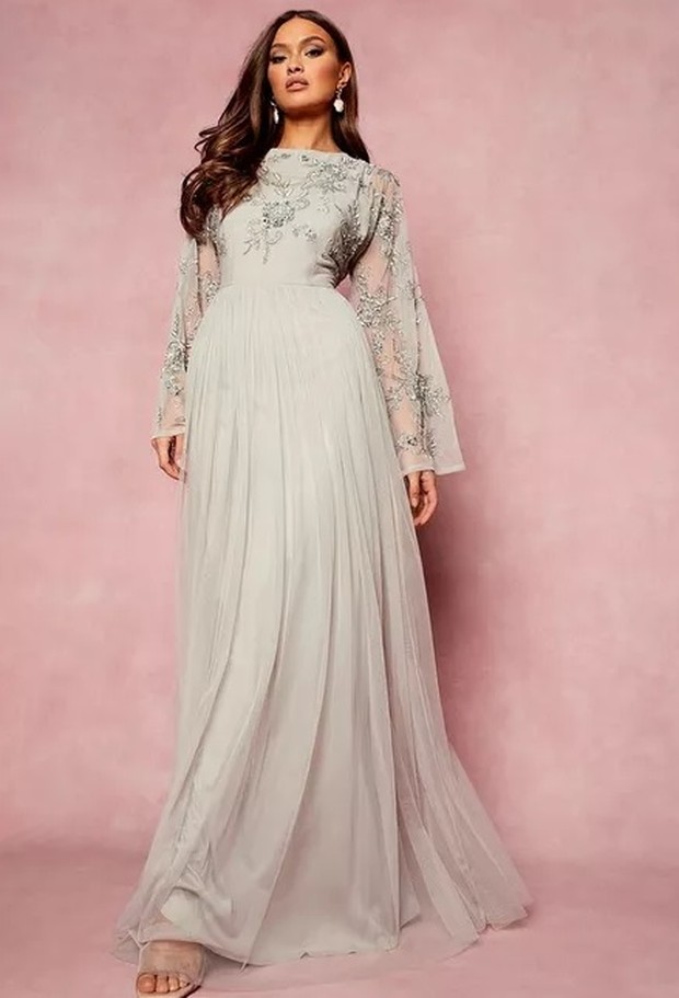 Maxi Dress/Foto : il.boohoo.com Maxi dress bisa menambah kesan anggun dan elegan penampilanmu di acara wisuda