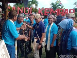 Kunjungi Klaten, Sandiaga Titip Salam untuk Ganjar: Jadi Buah Bibir di Jakarta