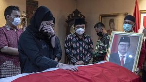 Momen Jenazah Tjahjo Kumolo Disemayamkan di Rumah Duka