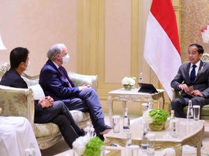 Momen Jokowi Ngobrol Bareng Pengusaha Uni Emirat Arab Momen Jokowi Ngobrol Bareng Pengusaha Uni Emirat Arab