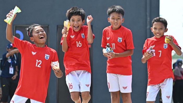 Garuda Internasional Cup ke-2 digelar di Sentul, Bogor, Jawa Barat, Jumat (1/7/2022). Sejumlah peserta pesepakbola muda tampak bersemangat dan ceria.