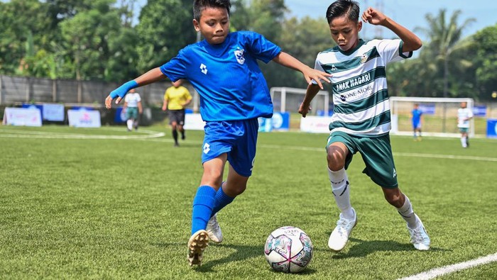 Momen Keceriaan Peserta Garuda Internasional Cup Garuda Internasional Cup ke-2 digelar di Sentul, Bogor, Jawa Barat, Jumat (1/7/2022). Sejumlah peserta pesepakbola muda tampak bersemangat dan ceria.