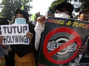 Demo Massa PA 212-FPI Minta Holywings Ditutup Permanen Demo Massa PA 212-FPI Minta Holywings Ditutup Permanen