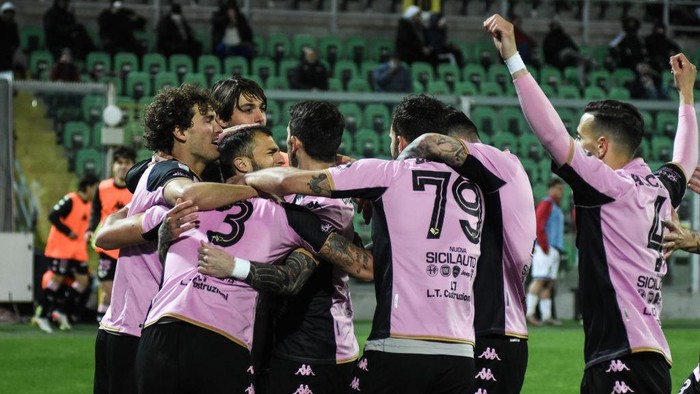 Players of Palermo during the Serie C match between Palermo FC and Vibonese, at Renzo Barbera Stadium. Italy, Sicily, Palermo, 05-03-2022 (Photo by Francesco Militello Mirto/NurPhoto via Getty Images)