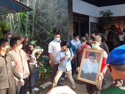 Jenazah Tjahjo Kumolo Diberangkatkan ke KemenPAN-RB Diiringi Lantunan Tahlil