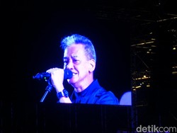 Diskoria ft Fariz RM Bawa Penonton Prambanan Jazz Festival Bernostalgia