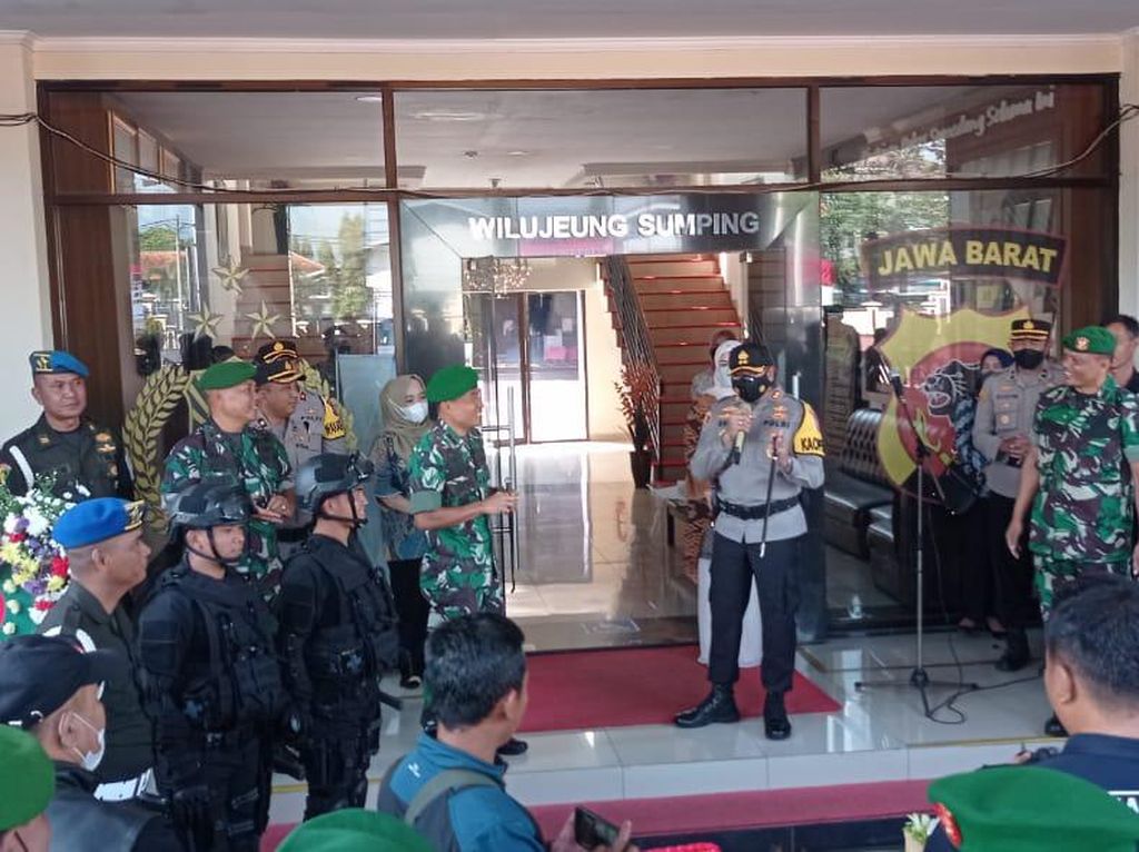Saat Puluhan TNI Kejutkan Polisi di Sumedang