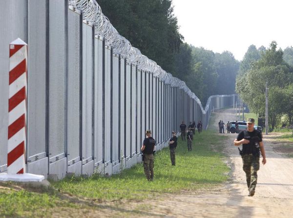 Polandia Bangun Tembok Baja di Perbatasan Belarus, Buat Apa?