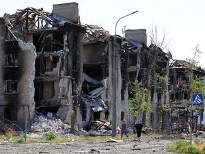 Potret Aparteman di Sievierodonetsk Hancur Akibat Serangan Rusia Potret Aparteman di Sievierodonetsk Hancur Akibat Serangan Rusia